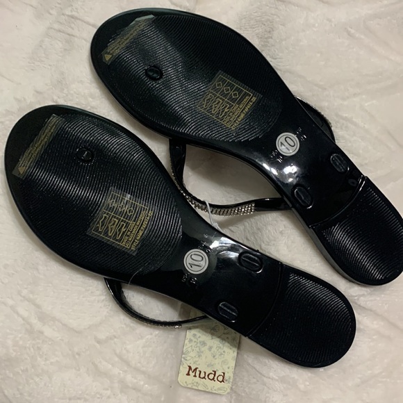 NWT Mudd flip flops lined with glitter stones - Picture 2 of 2